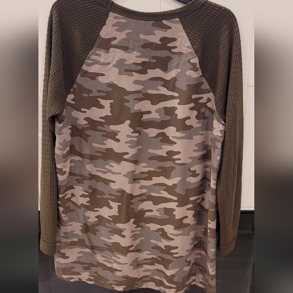 Top - Picture 2 of 4